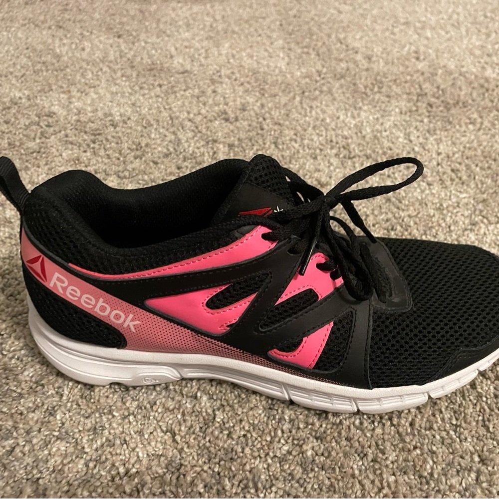 Womens Reebok tennis shoes